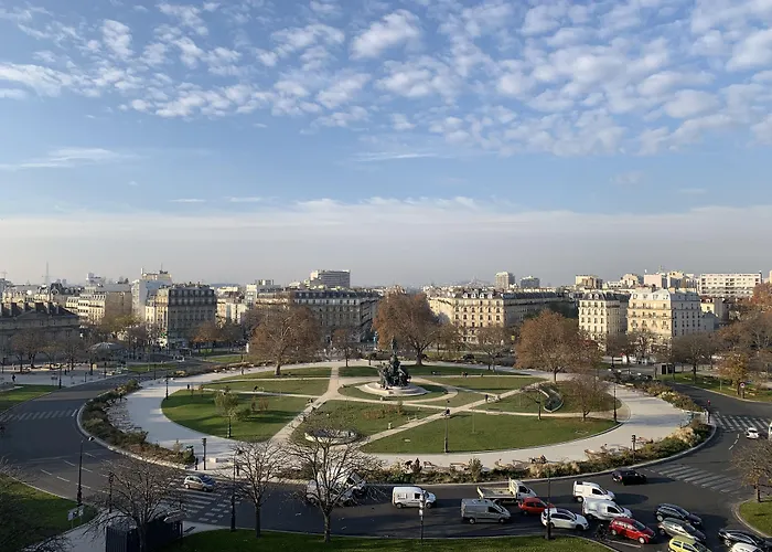 People - Paris NationHostal